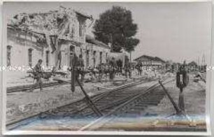 Deutsche Infanterie am Bahnhof von Kotowsk an der Bahnlinie zwischen Balta und Odessa