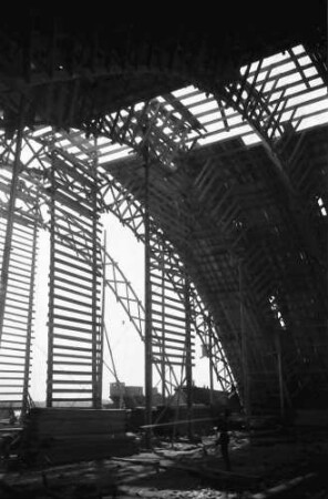 Braila: Bogen der Neuen Montagehalle im Bau, von Innen