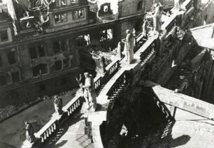 Dresden-Altstadt. Blick vom Turm der Hofkirche gegeg die Ruine des Schlosses