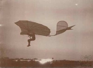 Fotografie: Flug Lilienthals im Flug