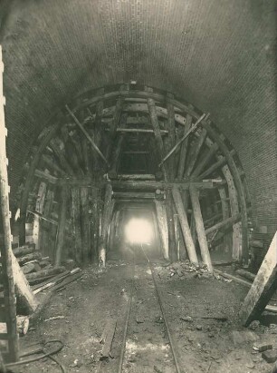 Strassentunnel Saarburg, Deutschland, 1941