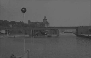 Persenbeug: Einfahrt in die Schleuse