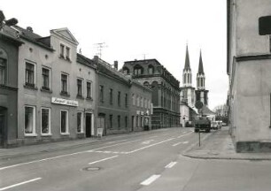 Oelsnitz/Vogtland. Egerstraße. Blick nach Norwesten zum Kirchplatz mit Stadtkirche Sankt Jacobi
