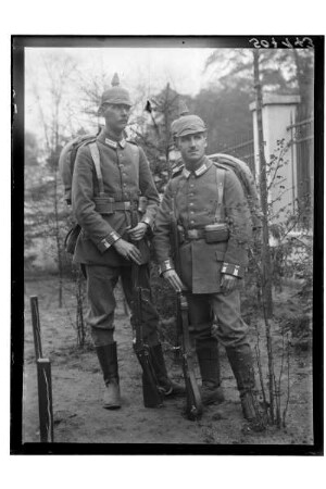 Kurt Beyer als Soldat : Dresden. Kurt Beyer als Soldat mit einem Kameraden, Freiwillige im 1. Weltkrieg, 1915