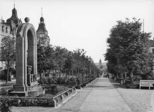 Bad Wildungen, Kurpromenade am Hotel "Fürstenhof"