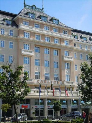 Bratislava - Hotel "Carlton" : Das Luxushotel "Carlton" steht an der Fußgängerzone. Aufgenommen in der Altstadt von Bratislava am 14. Juni 2011
