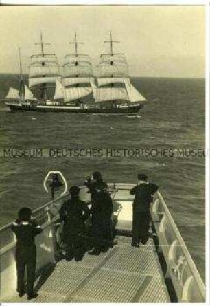 Segelschulschiff des Norddeutschen Lloyd "Kommodore Johnson" unter vollen Segeln