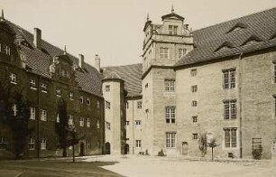 Torgau. Schloss Hartenfels (1401/1550; C. Pflüger, C. Krebs). Nordecke. Hofansicht