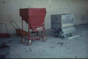 Fotografie: Fütterungstechnik, Futtervorlage, Kraftfutter, Futterwagen