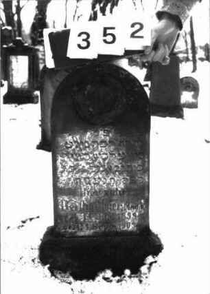 Grabstein 352