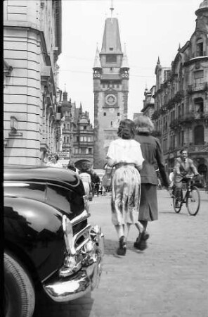 Freiburg i. Br.: Martinstor mit einem Ford