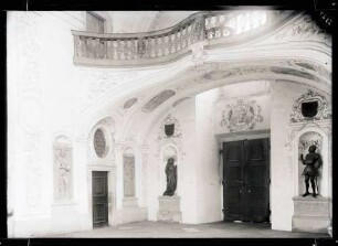 Kirche; Inneres, Südwest-Ecke mit Portal