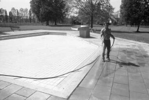 Vorbereitungen für die Badesaison beim Freibad Rüppurr