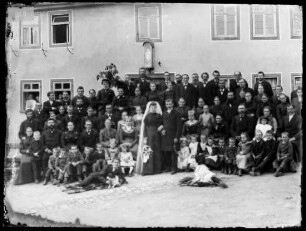 Hochzeitsgesellschaft in Rumpfen