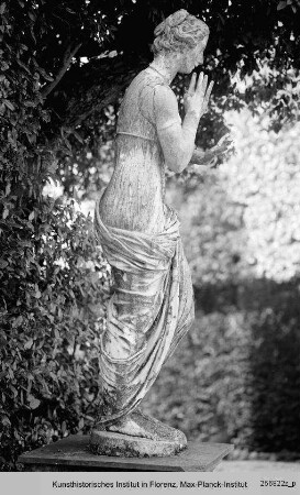 Aphrodite (oder Modestia?) (römische Kopie einer griechischen Statue)