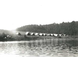 Wasserwanderung Regensburg-Wien der sächsischen Teilnehmer des Arbeiterjugendtreffens am 15. Juli 1929 in Wien. Blick auf einen Zeltplatz