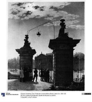 Das Portal der Universität zu Berlin