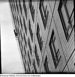 Hochhaus Terrassenufer (verschiedene Ansichten, Blick von oben, Modell der Carola-Brücke?, Spielplatz, Brückenskulptur der alten Carolabrücke)