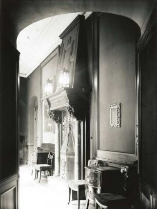 Hirschstein. Schloss Hirschstein. Innenraum mit Kamin