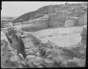 Tell el-mutesellim [Megiddo], Auffahrt zum Stadttor, Stratum V A, unterer Teil