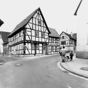 Rosbach vor der Höhe, Nieder-Rosbacher Straße 2
