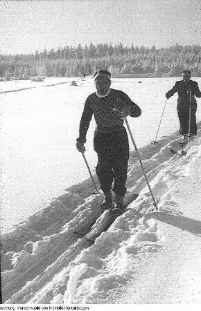 Erzgebirge. Wintersportmeisterschaften: Langlauf, Volkssport, im Erzgebirge im Beisein von Ministerpräsident Max Seydewitz, 1950