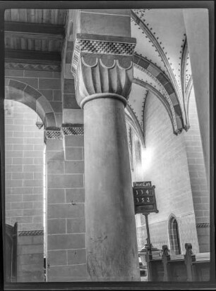 Kirche, Romanische Säulen