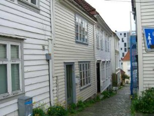 Bergen: Straßenzug mit Holzhäusern