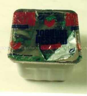 Becher für "JOGHURT DESSERT ERDBEERE"
