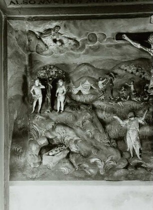 Detail des Hauptreliefs: Die eherne Schlange und Sündenfall