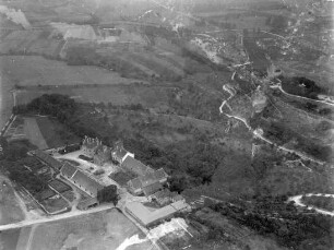 Die Saale bei Kaatschen nördlich von Camburg, Gut Kreipitsch : im Hintergrund die Rudelsburg