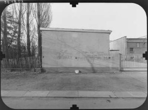 Dresden-Striesen, Glashütter Straße 100. Garage. Straßenfront