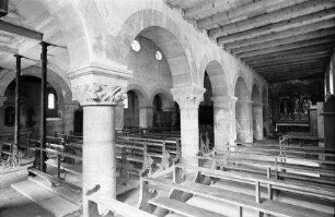 Feldbach: Inneres der romanischen Kirche [St. Jakobus], Blick vom Seitenschiff