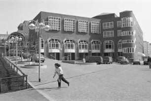 Jugend- und Begegnungszentrum "Jubez" am Kronenplatz. Einweihung