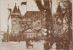 Triumphbogen an der Charlottenburger Brücke zur Centenar-Feier am 22. März 1897