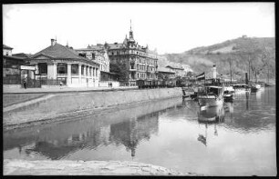 Aussig. Dampfschiff-Landungsplatz mit Dampfschiffen und Dampfschiff-Hotel
