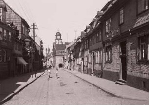 Bleicherode, Stadt : Bleicherode. Straßenbild. Blick zum Rathaus