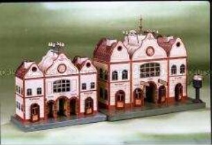 Modelleisenbahnen: Empfangsgebäude Spur 0 (links) und Spur 1 (rechts)