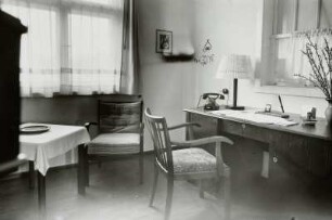 Säuglingsheim. Direktorenzimmer