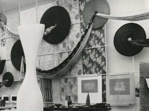 X. Triennale Mailand, Deutsche Abt., Plastik "Stehende Form", Keramiken und Stoffe