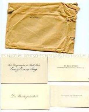 Umschlag mit 40 Visitenkarten aus dem Büro des Reichskanzlers Wilhelm Marx, Umschlag mit eigenhändiger Aufschrift "Wien" - Sachkonvolut