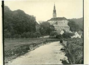 Müglitztal-Weesenstein. Ortsteilansicht. Blick gegen Schloss Weesenstein (wohl 12. Jahrhundert)