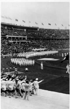 Einzug der deutschen Olympiamannschaft ins Berliner Olympiastadion