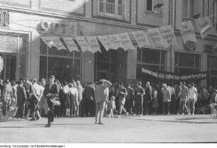 Dresden. Kommunalwahl 1961, u.a. Kundgebung auf dem Altmarkt mit Kurt Hager; Wahlwerbung und Wahlen, 17. September 1961