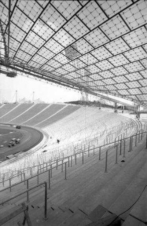 München: Olympiastadion mit Dachkonstruktion