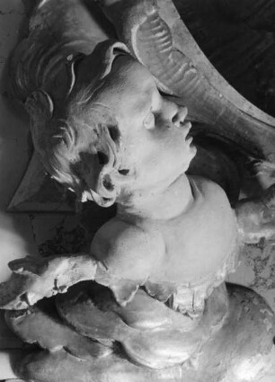 Statuette
