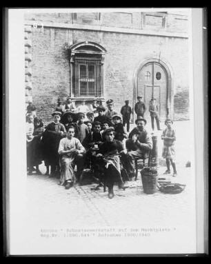 Ancona, Schusterwerkstatt auf dem Marktplatz