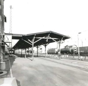 Leipzig-Wiederitzsch. Bahnhof Wiederitzsch, Bahnhofstraße 35 (um 1907). Bahnsteig mit Überdachung