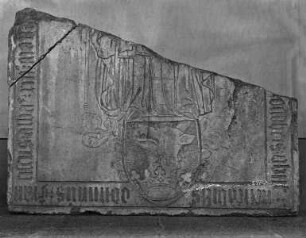 Fragment der Grabplatte von Abt Franz XIII