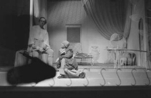 Szenenbilder aus der Komödie "Amphitryon 38" von Jean Giraudoux im Theater am Kurfürstendamm in Berlin